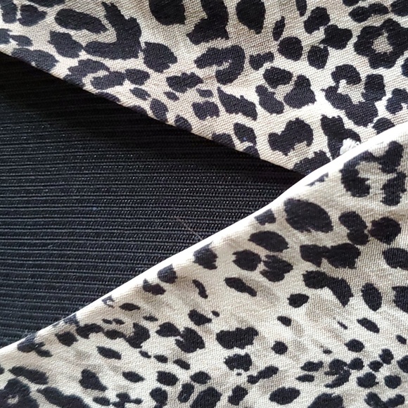 Dana Buchman silk blouse - Picture 4 of 5